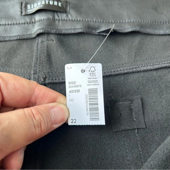 NWT Reitmans Straight Leg High Rise Faux Leather Pants in Black - Picture 11 of 14